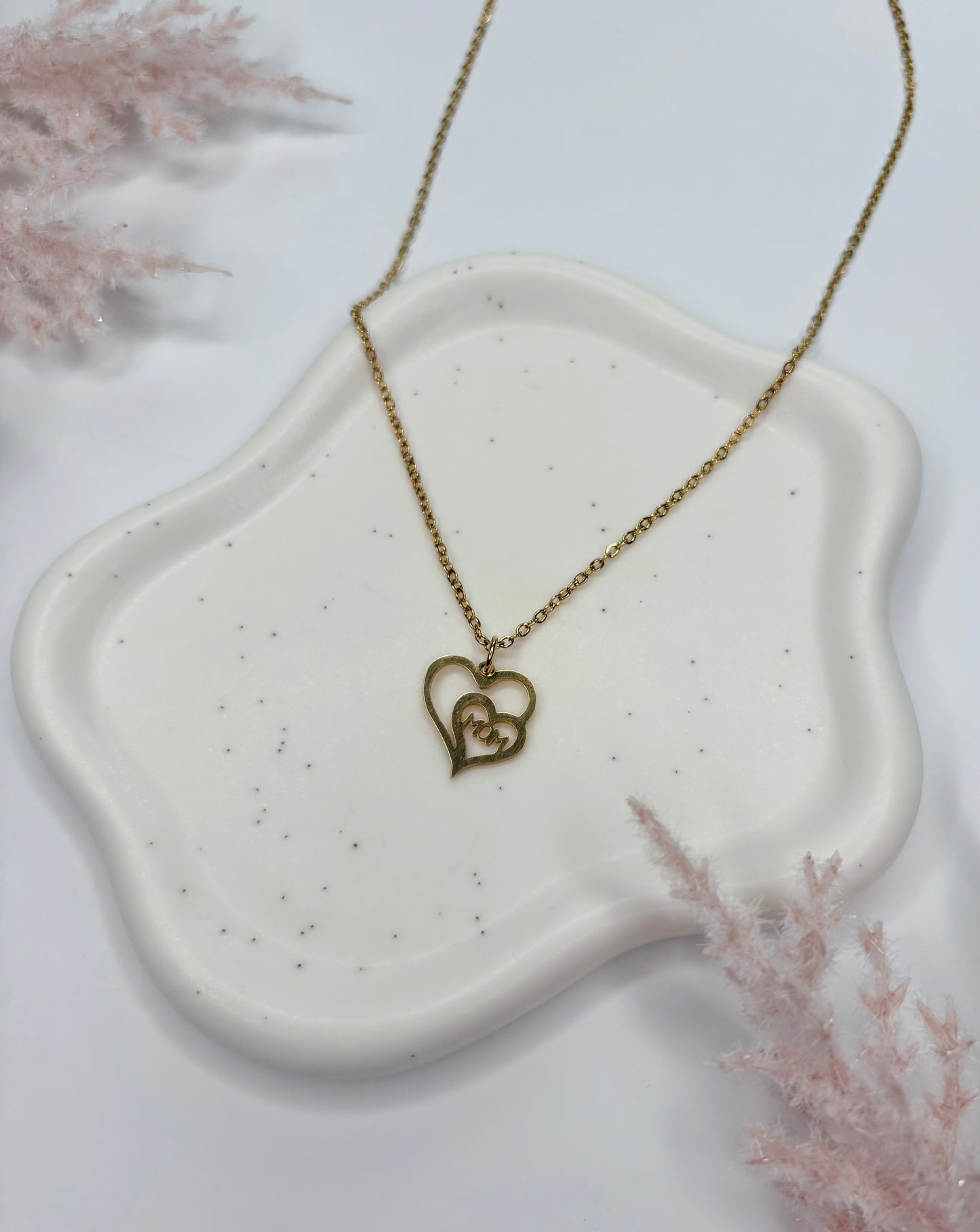MOM <3 Necklace