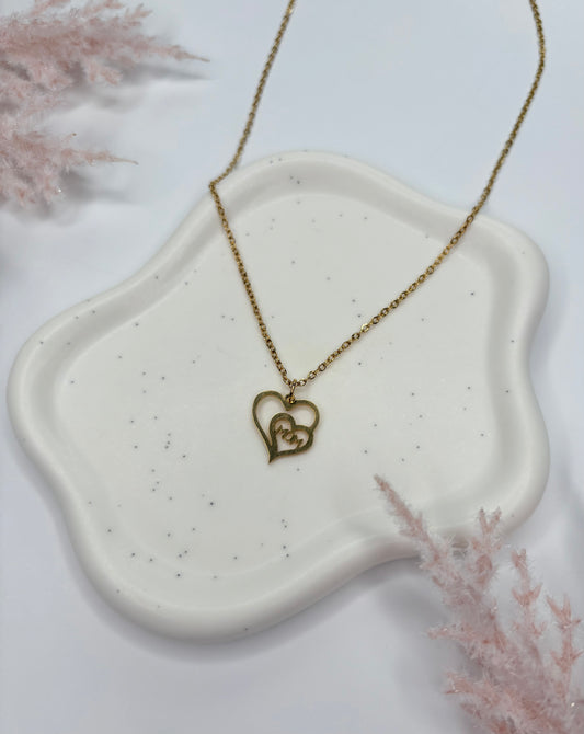 MOM <3 Necklace