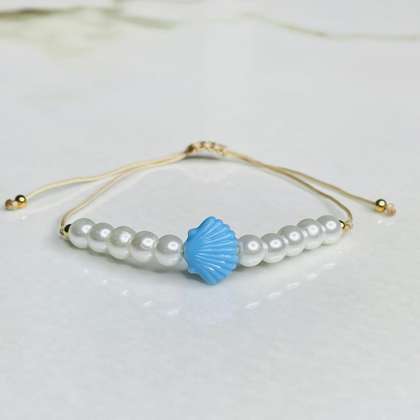 Seashell with pearls bracelet